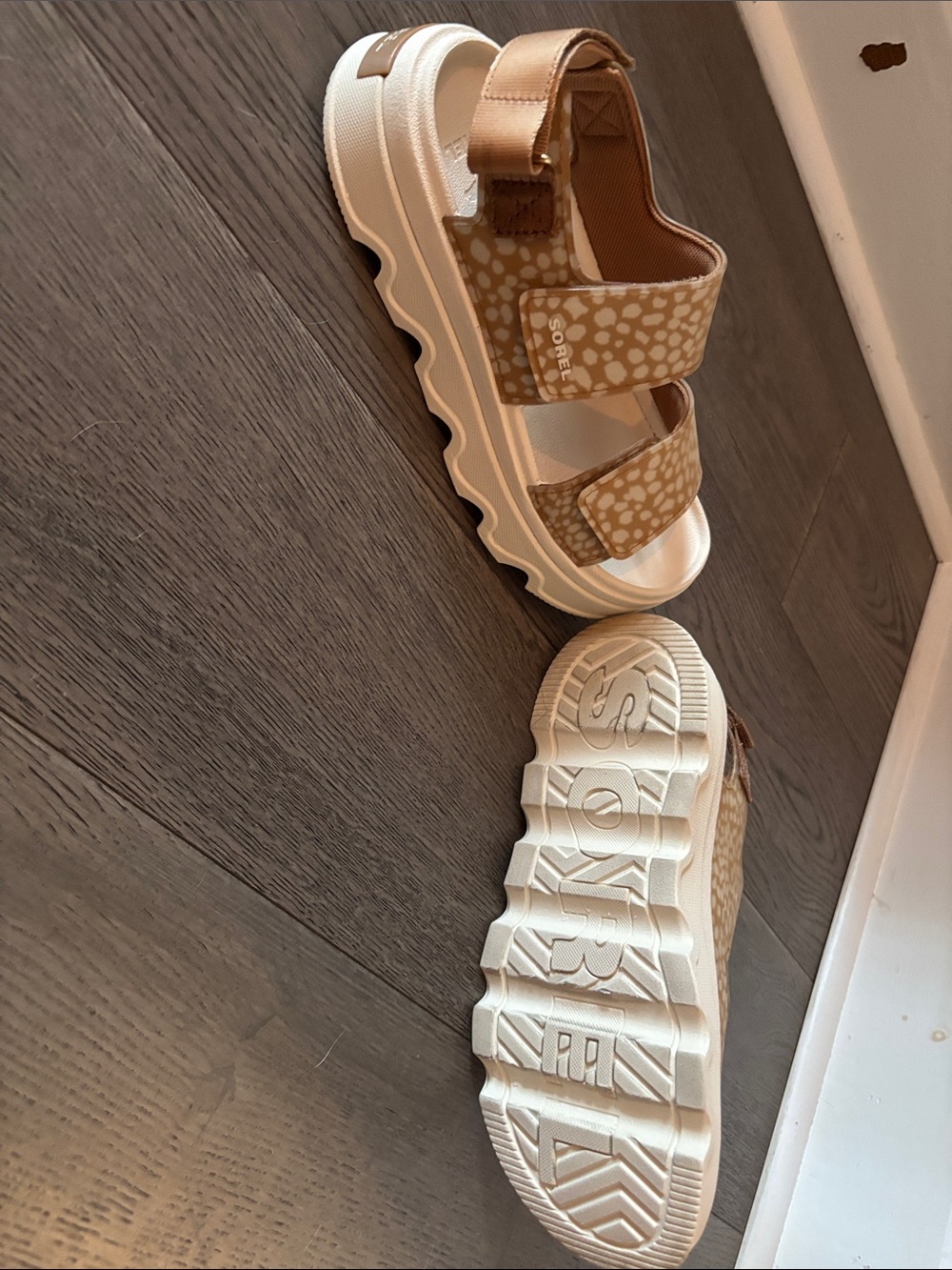 Sorel Women’s Tan and White Speckle Platform Sandals - Picture 3 of 5